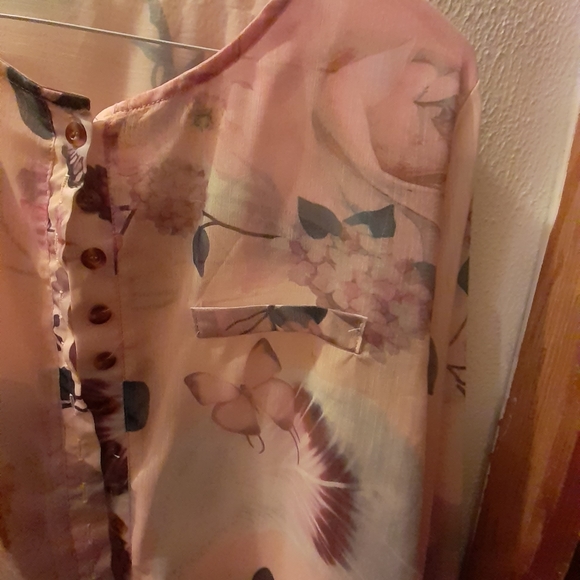 Clothes - Picture 4 of 4